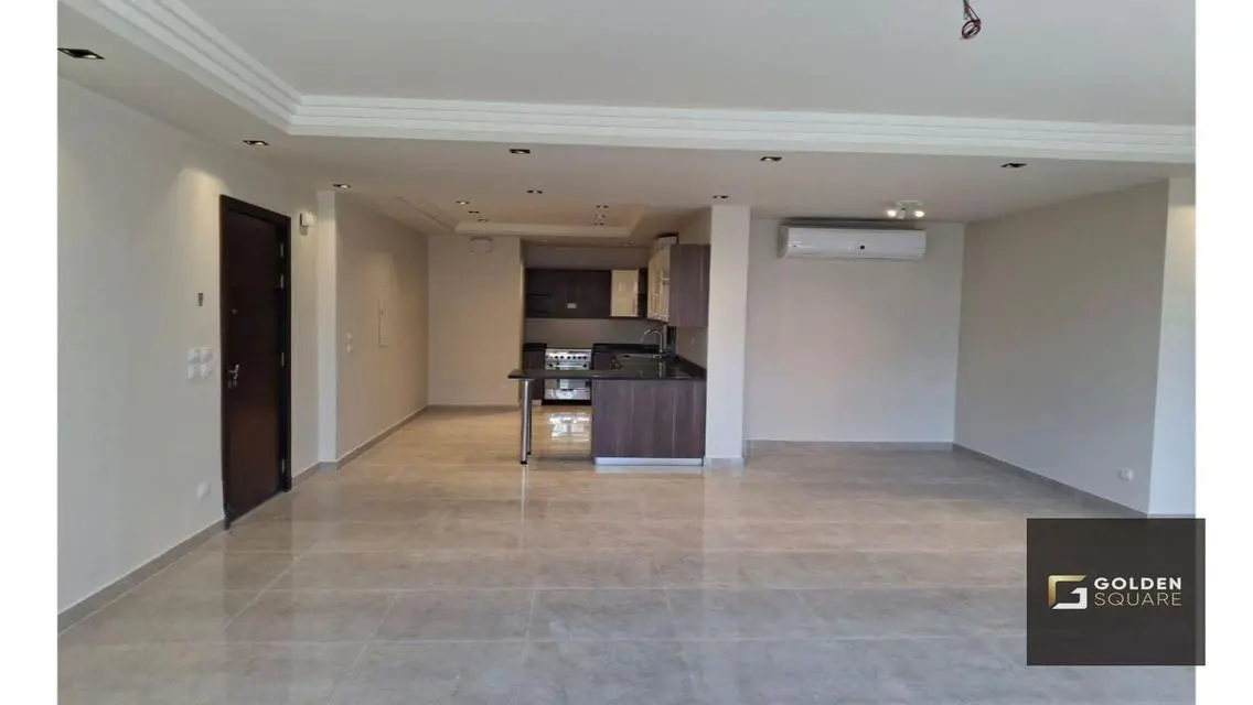 Luxury Villa for Sale Overlooking Lakes in the Heart of the City