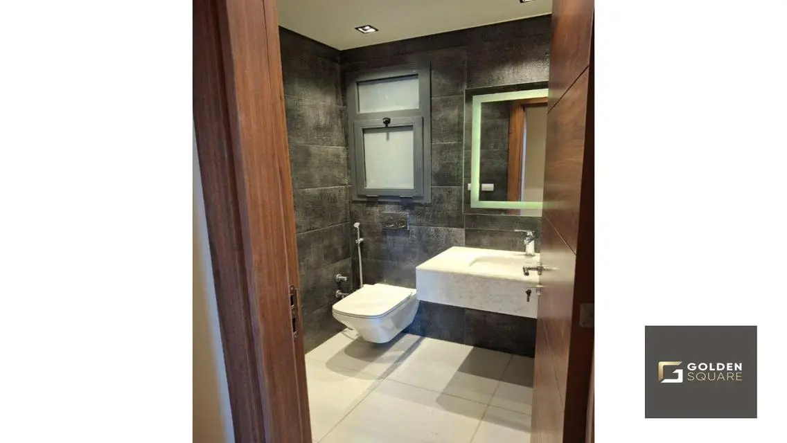 Luxury Villa for Sale Overlooking Lakes in the Heart of the City
