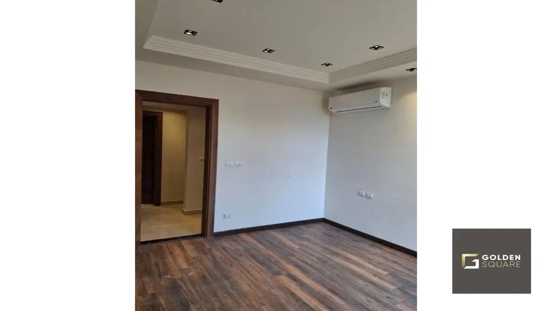 Luxury Villa for Sale Overlooking Lakes in the Heart of the City