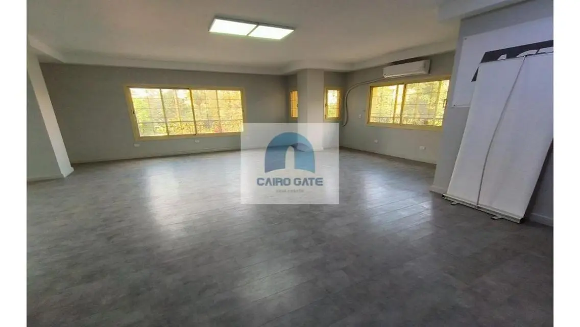 شقة فاخرة بمساحة 380 متر