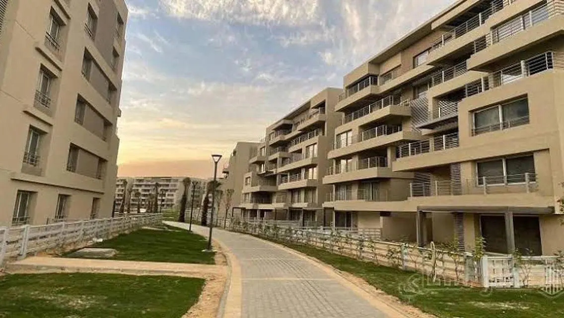 شقة مميزة ثلاث غرف للبيع في قلب المدينة