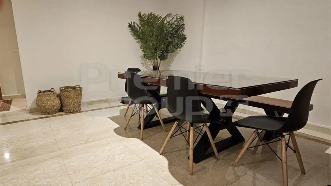 Luxury Apartment with Study Room in City Center
