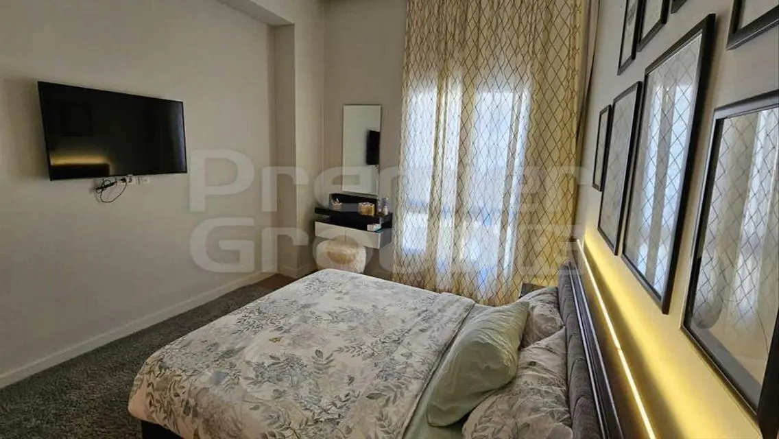 Luxury Apartment with Study Room in City Center