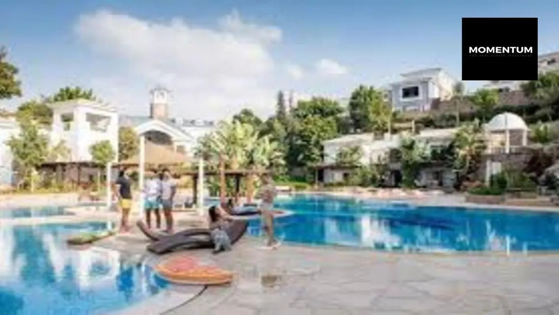Stunning Mountain-View Apartment in Hyde Park for 120,000