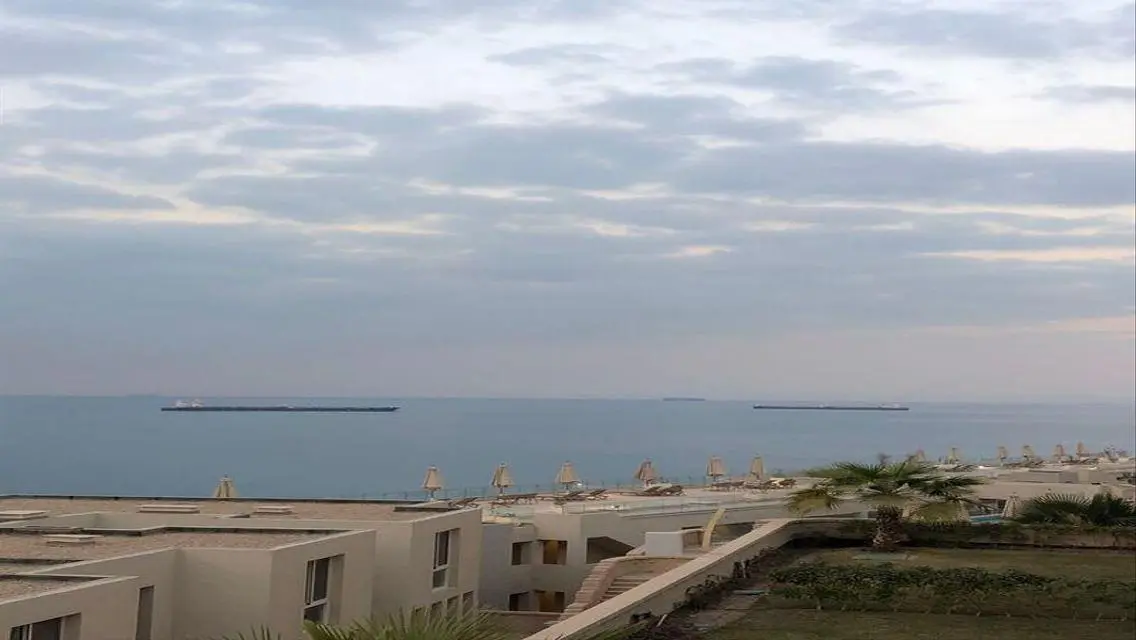 شقة فاخرة 3 غرف نوم مع شرفة وإطلالة رائعة