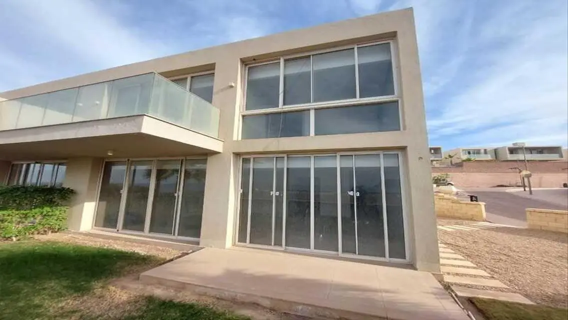 شقة فاخرة 3 غرف نوم مع شرفة وإطلالة رائعة