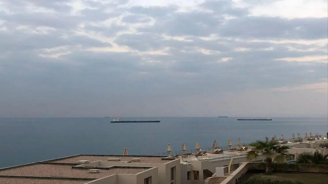 شقة فاخرة 3 غرف نوم مع شرفة وإطلالة رائعة