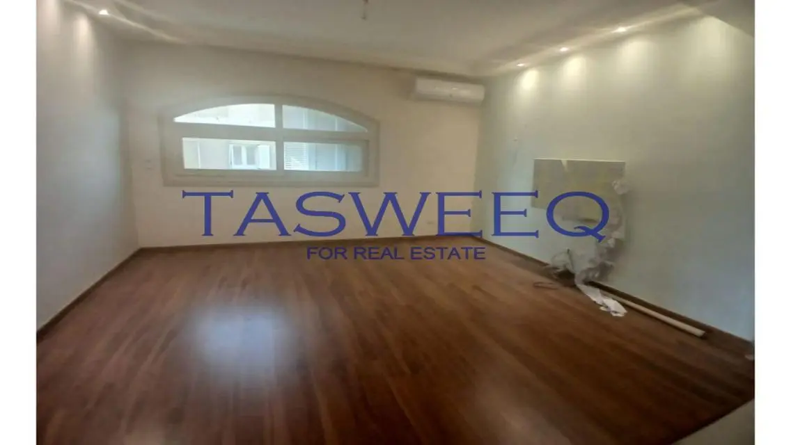 شقة مريحة بتكييف مركزي وميزات متعددة