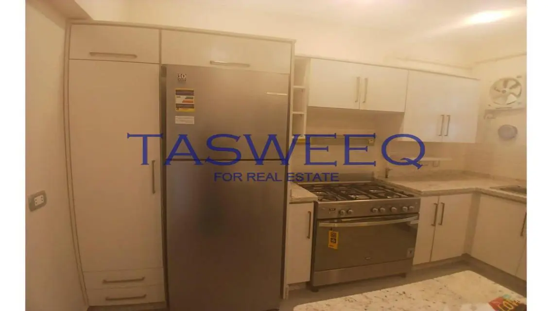 شقة مريحة بتكييف مركزي وميزات متعددة