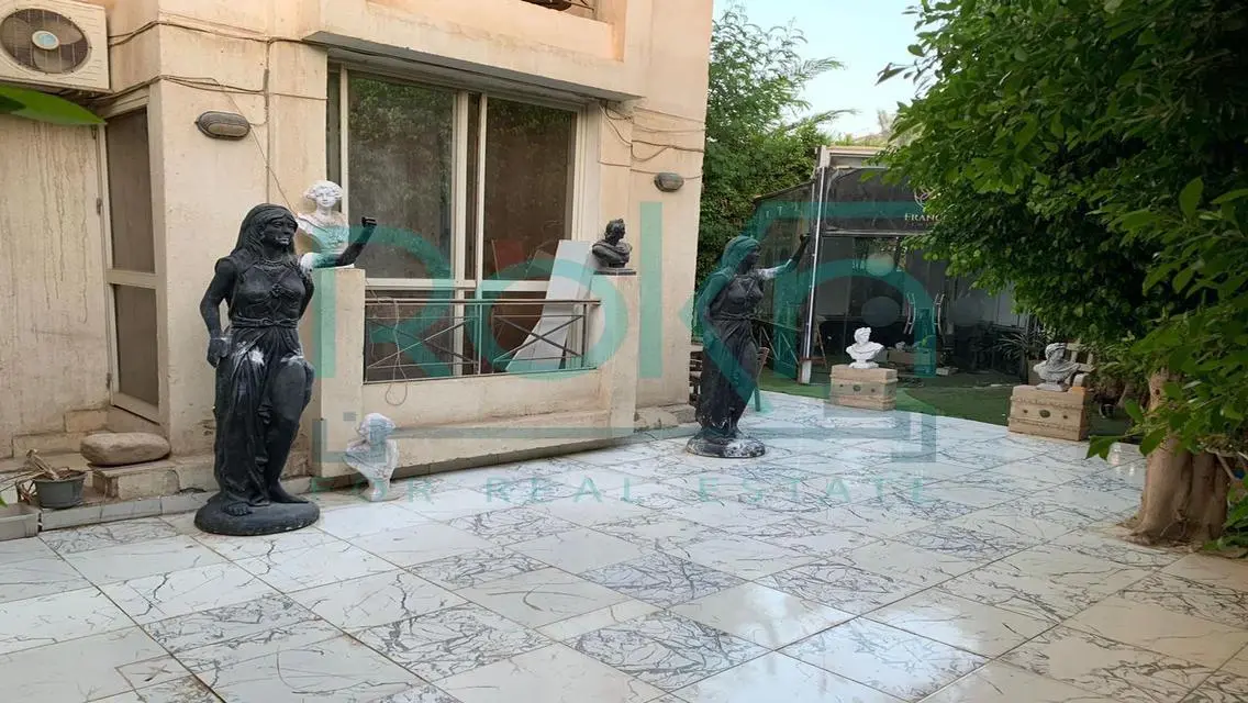 فيلا فاخرة مع حديقة ومسبح خاص