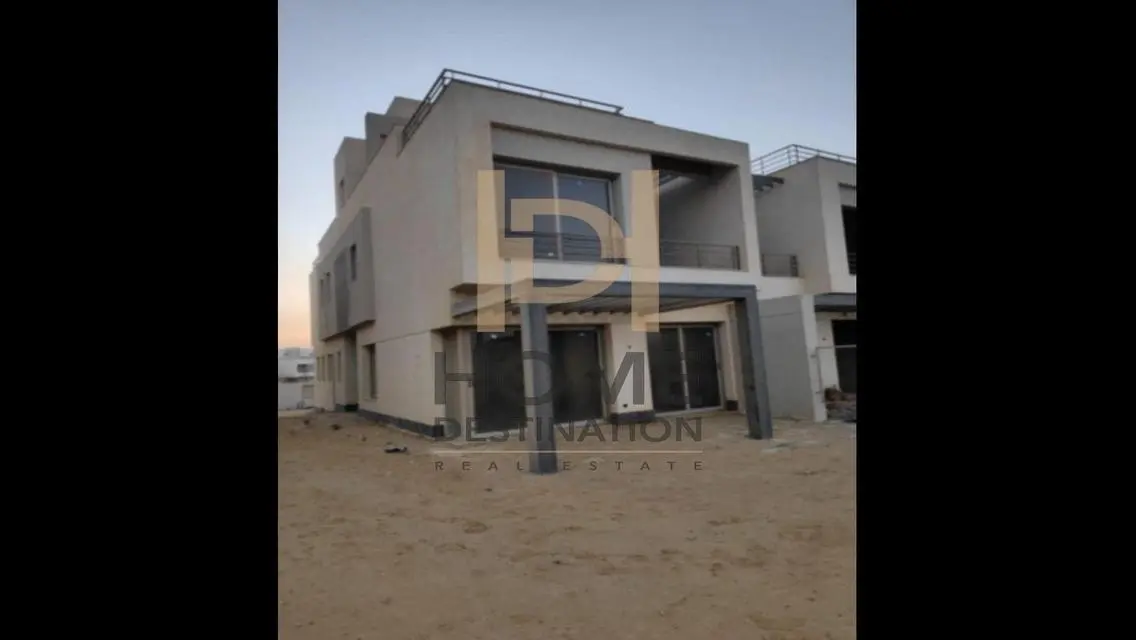 فيلا فاخرة للبيع مع إطلالة رائعة