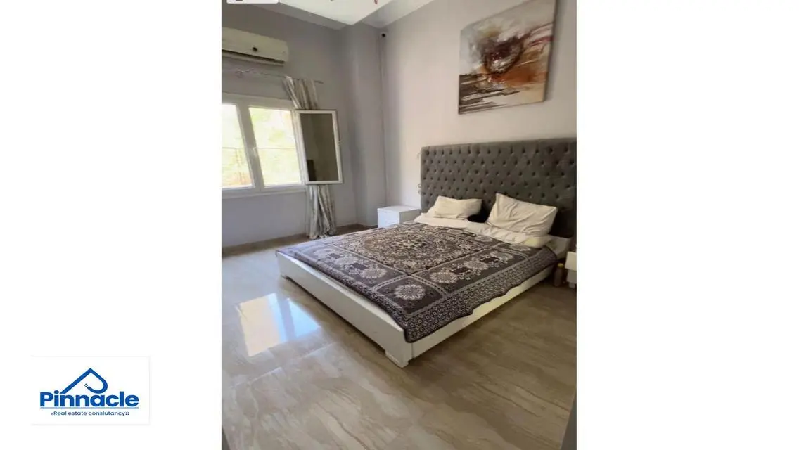 Luxurious Apartment with 5 Bedrooms and Private Garden