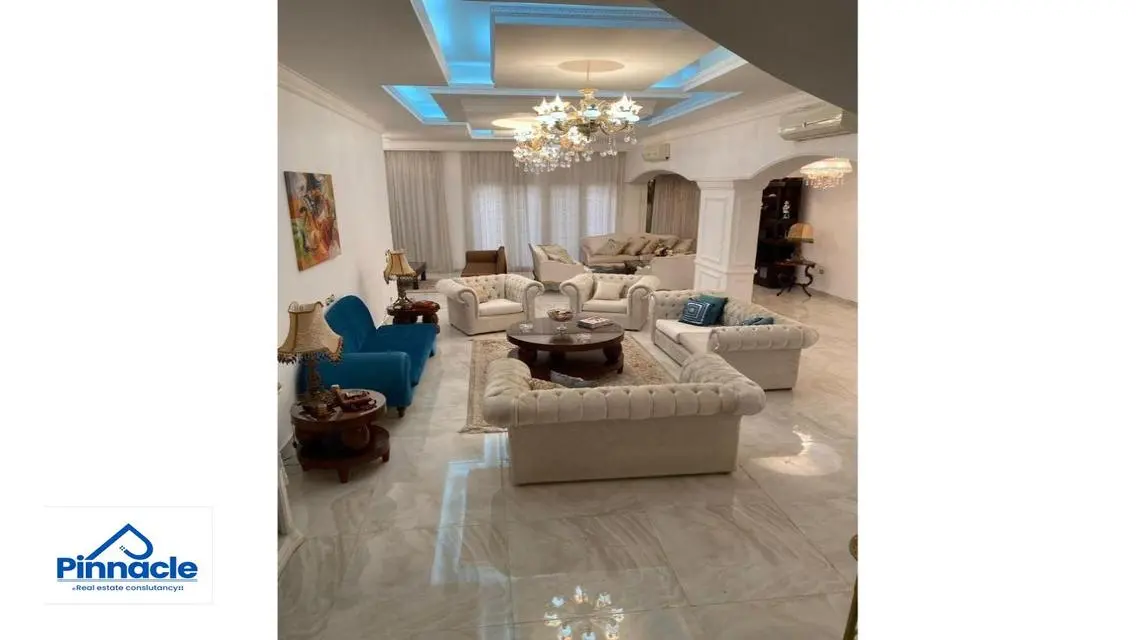 Luxurious Apartment with 5 Bedrooms and Private Garden