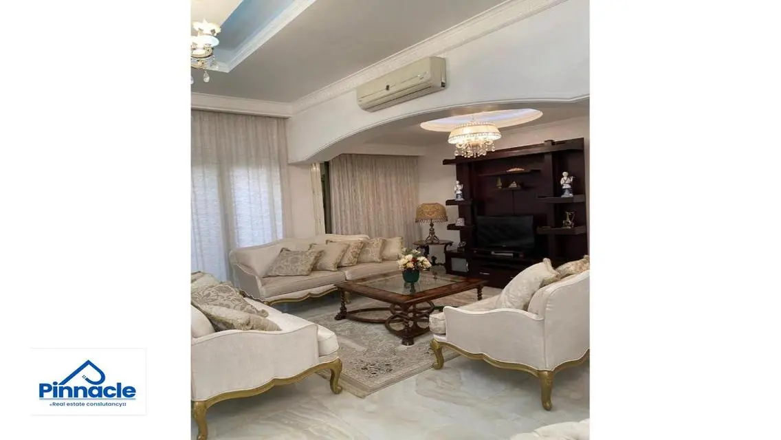 Luxurious Apartment with 5 Bedrooms and Private Garden