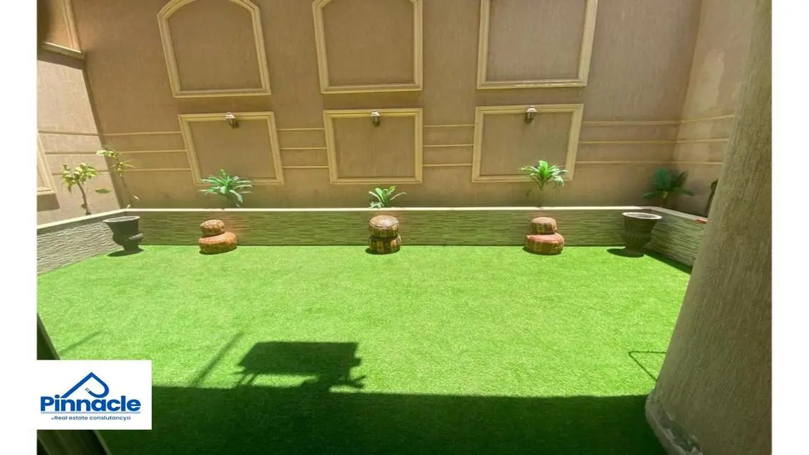 Luxurious Apartment with 5 Bedrooms and Private Garden