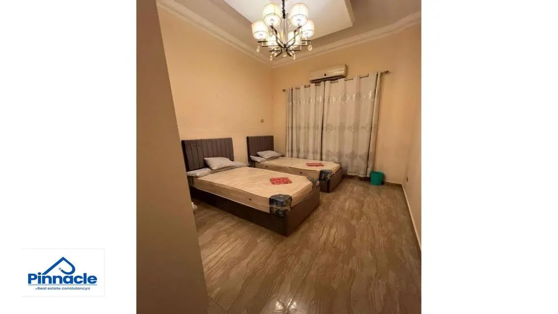 Luxurious Apartment with 5 Bedrooms and Private Garden