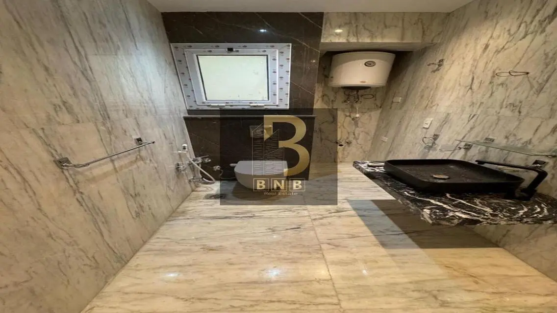 Luxury Apartment with Stunning Lake View