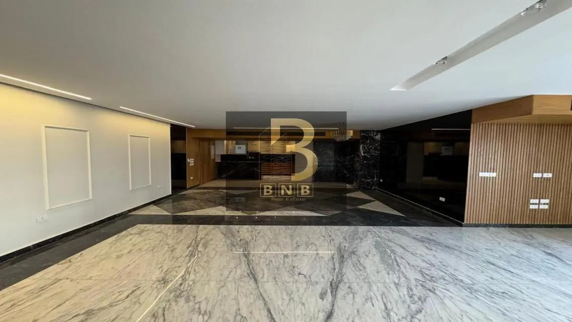 Luxury Apartment with Stunning Lake View