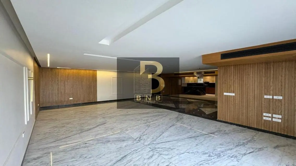 Luxury Apartment with Stunning Lake View