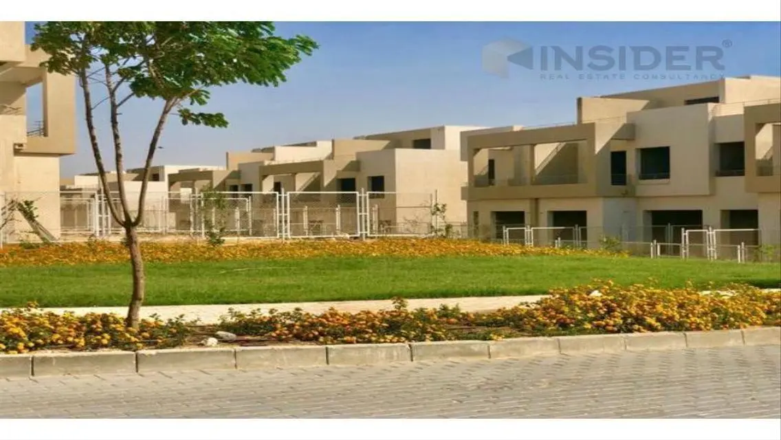 فيلا فاخرة مع مسبح وحديقة خاصة للبيع