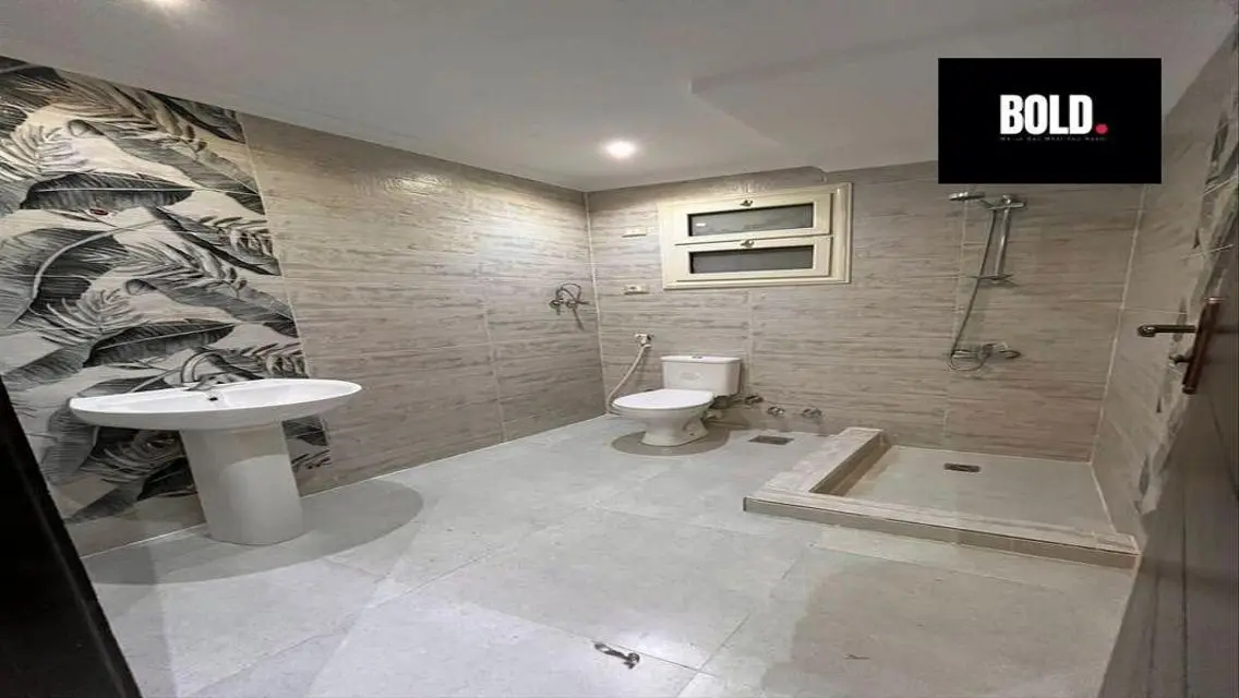 Luxury Apartment with Private Garden and Covered Parking