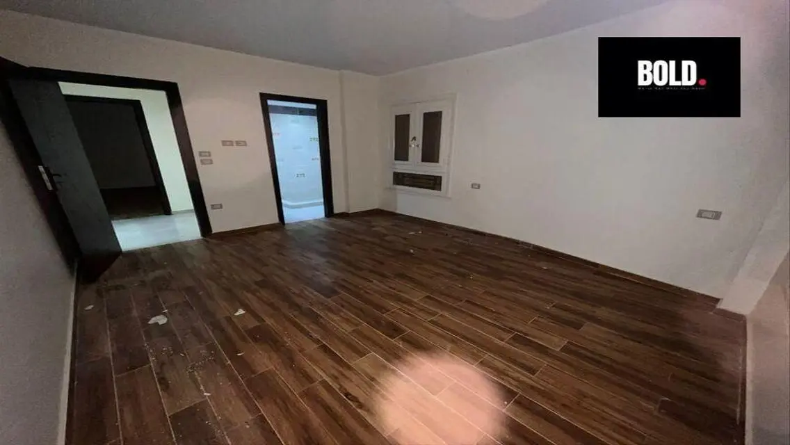 Luxury Apartment with Private Garden and Covered Parking