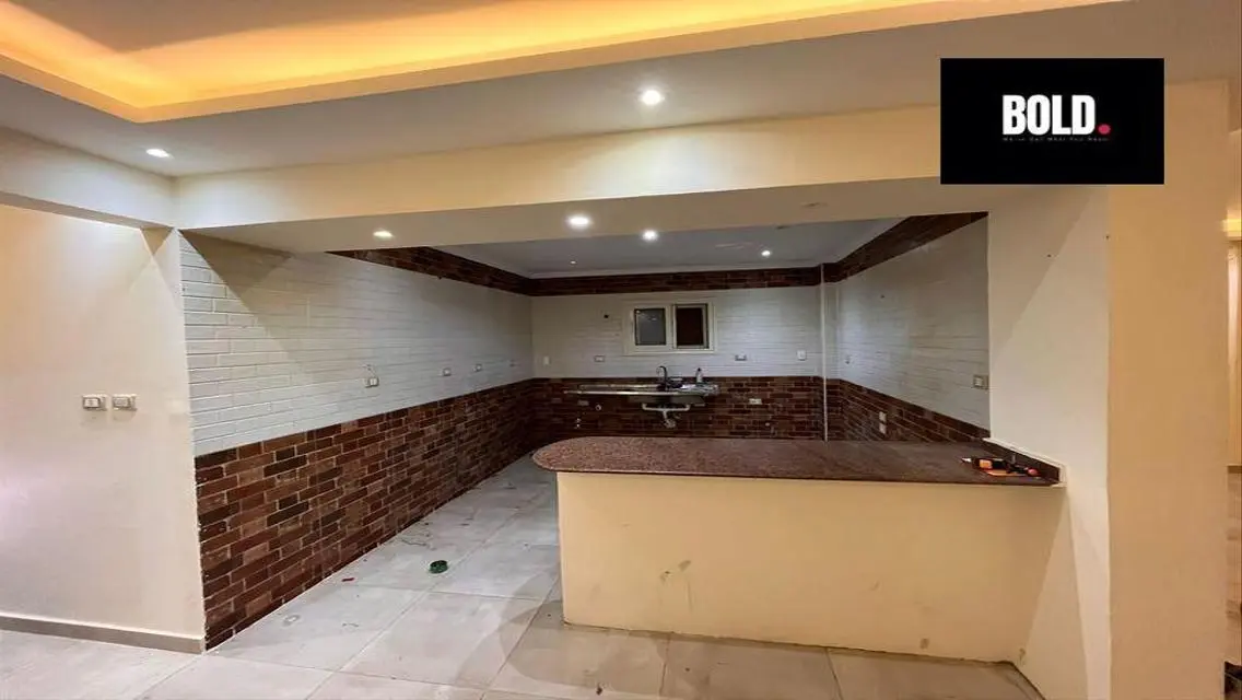 Luxury Apartment with Private Garden and Covered Parking