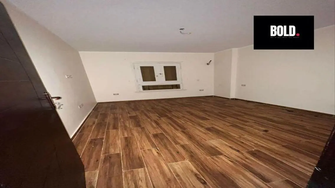 Luxury Apartment with Private Garden and Covered Parking