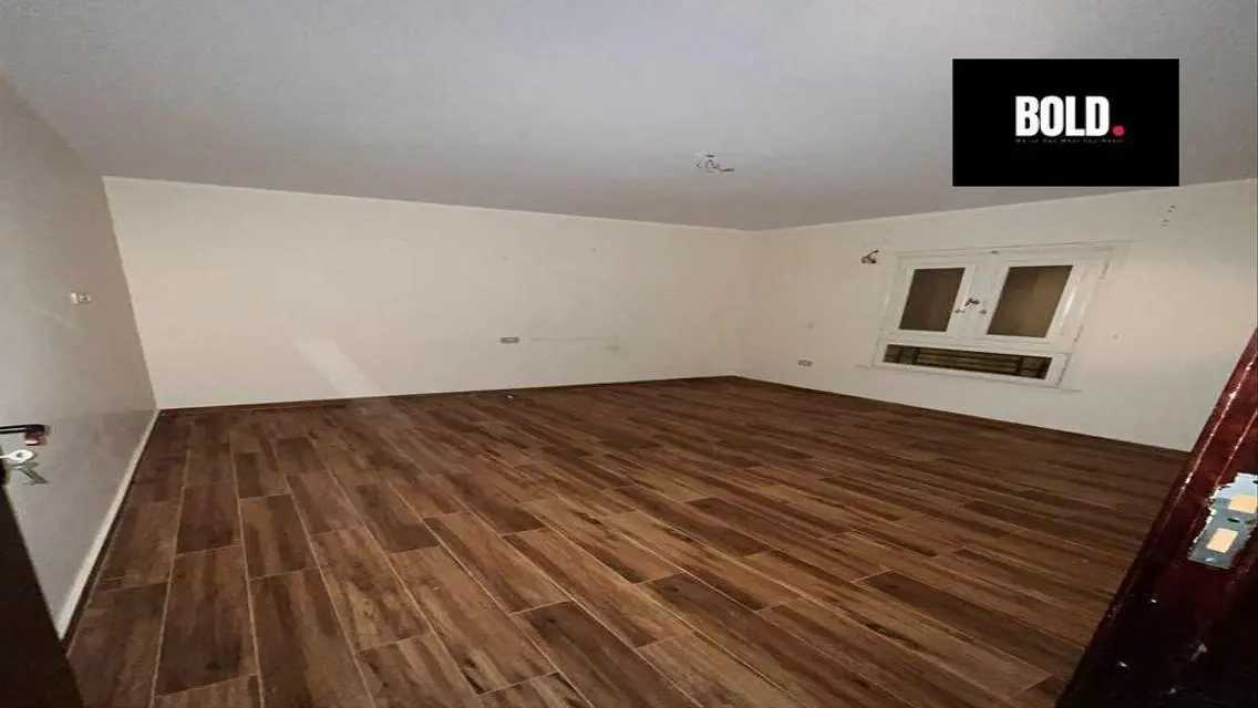 Luxury Apartment with Private Garden and Covered Parking