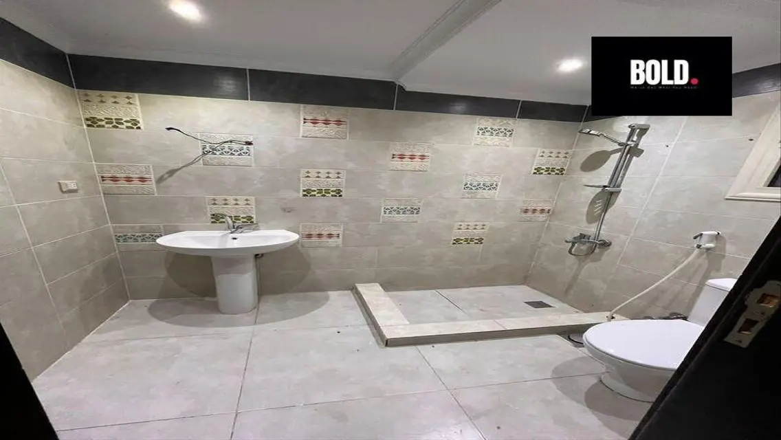 Luxury Apartment with Private Garden and Covered Parking