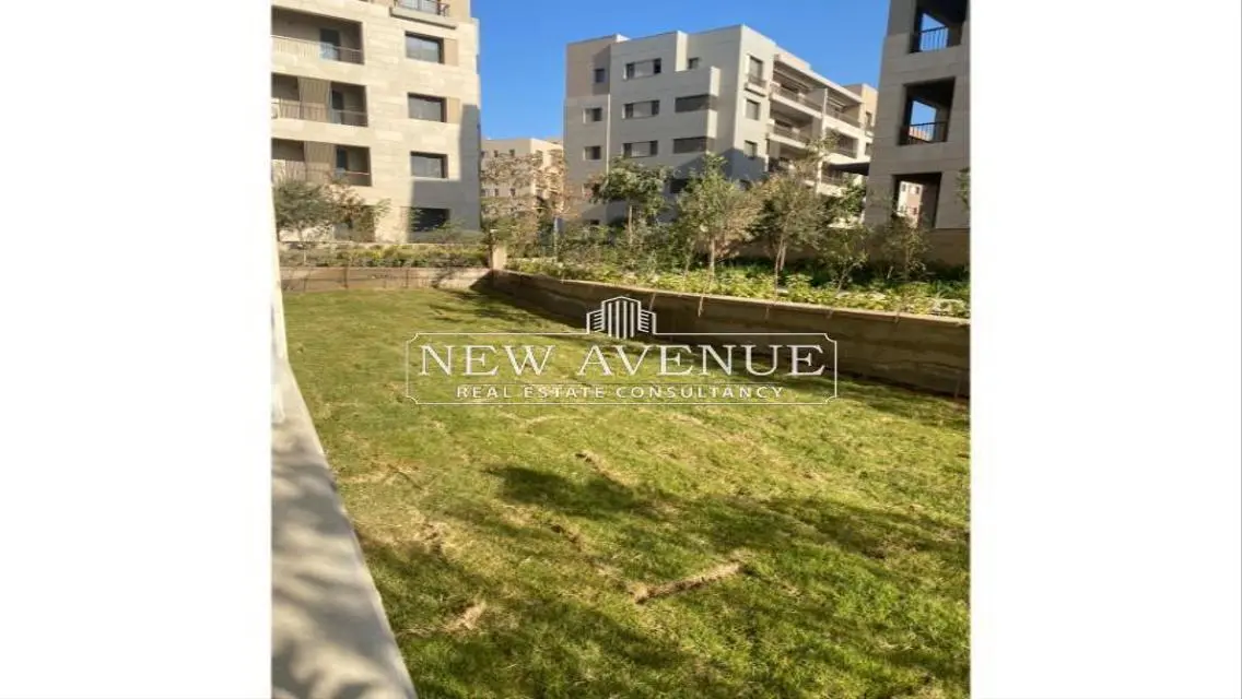 شقة فاخرة مع حديقة خاصة وإطلالة رائعة