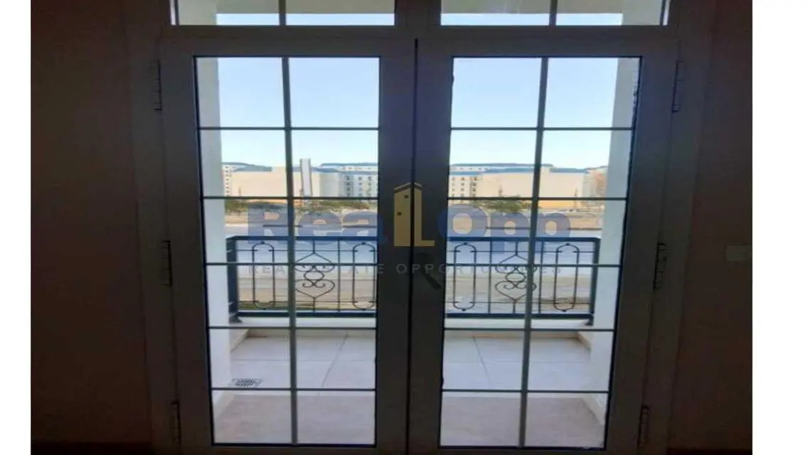 Luxury Apartment with Beautiful Lake View
