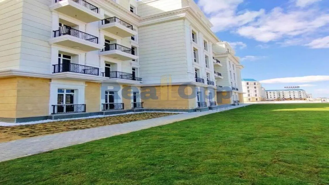 Luxury Apartment with Beautiful Lake View