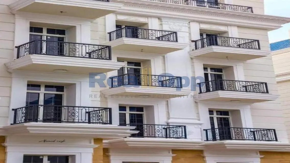 Luxury Apartment with Beautiful Lake View