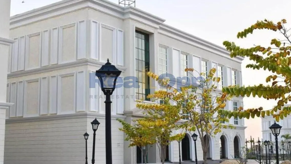 Luxury Apartment with Beautiful Lake View