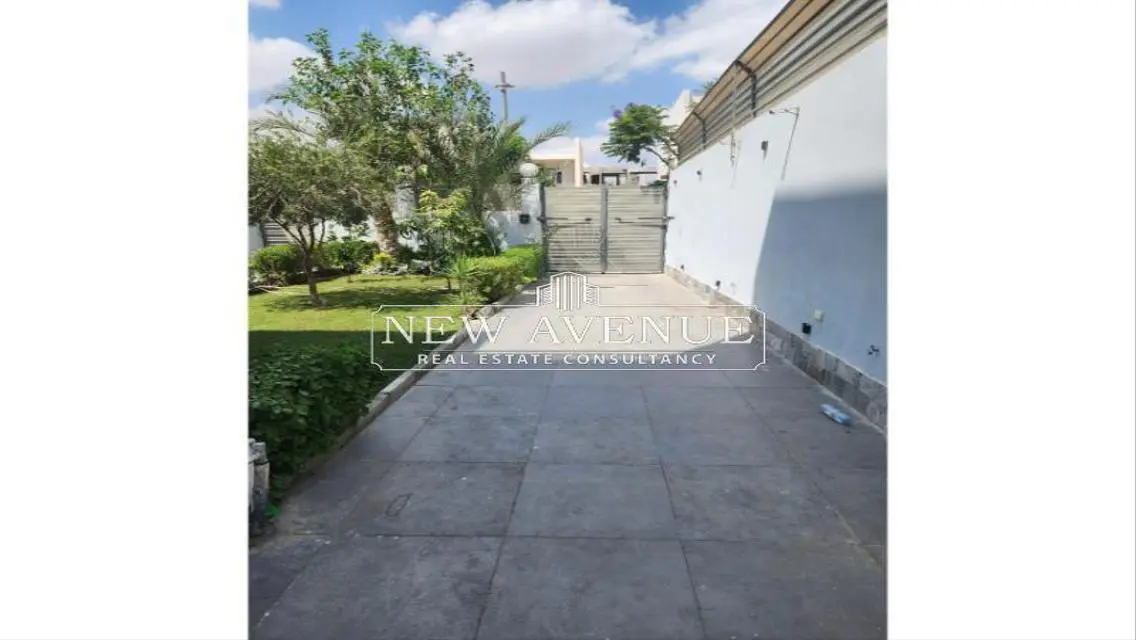 Luxury Villa with Private Garden in the Heart of the City