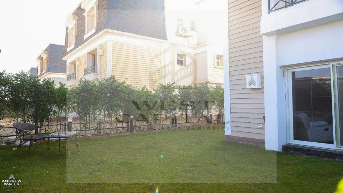 Luxury Villa for Sale with Private Garden in Prime Location