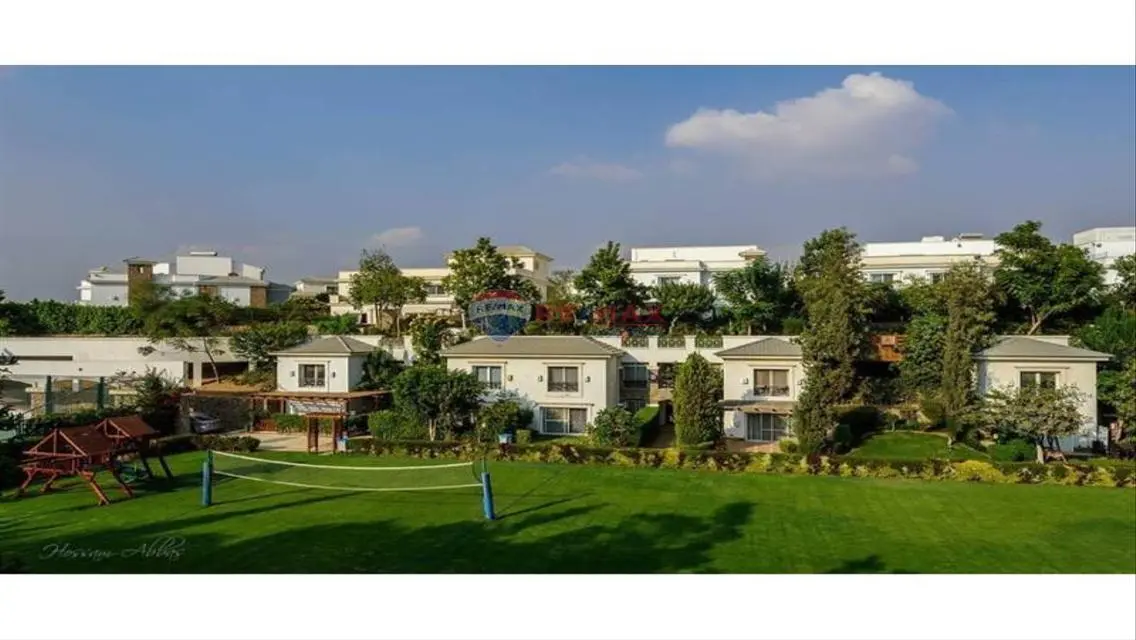 Luxury Apartment Overlooking Lakes and Major Landmark