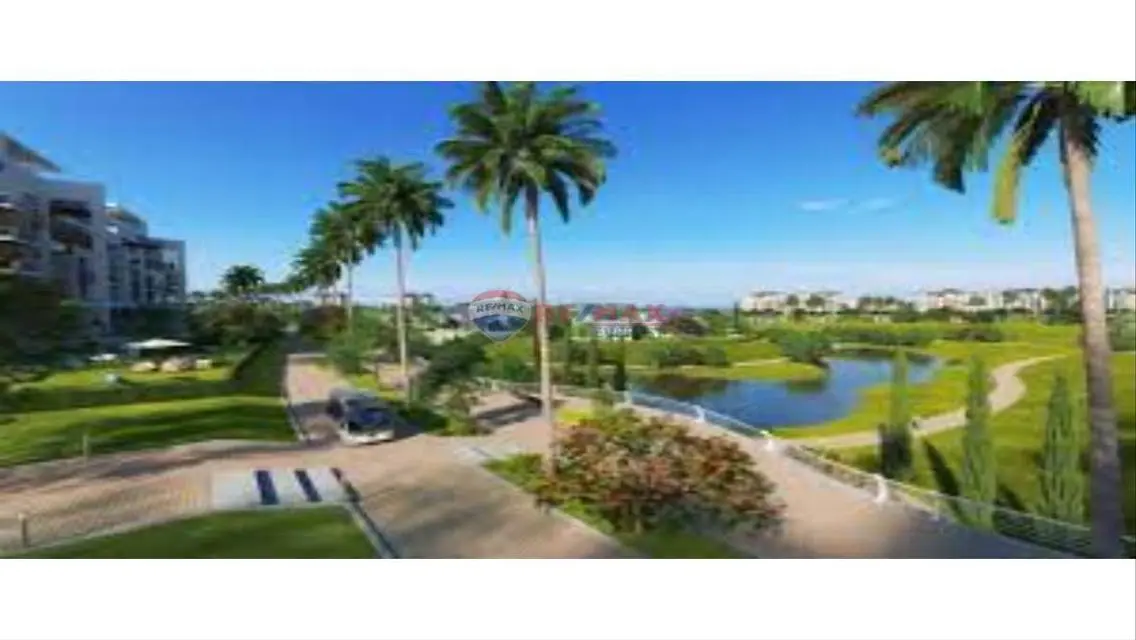 Luxury Apartment Overlooking Lakes and Major Landmark