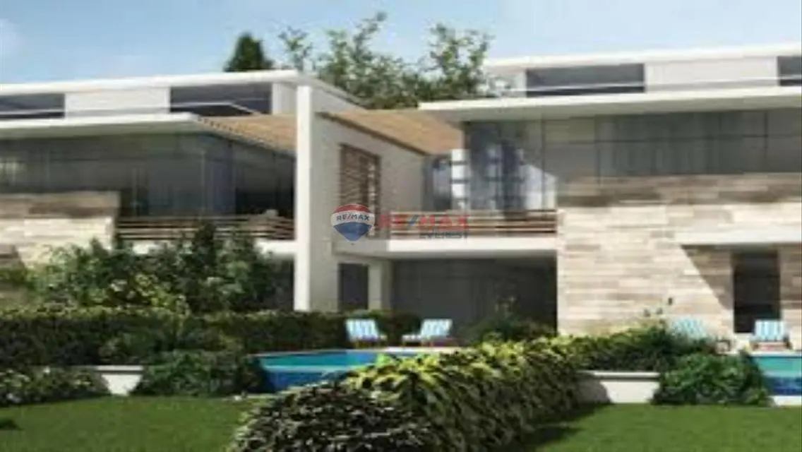 Luxury Apartment Overlooking Lakes and Major Landmark