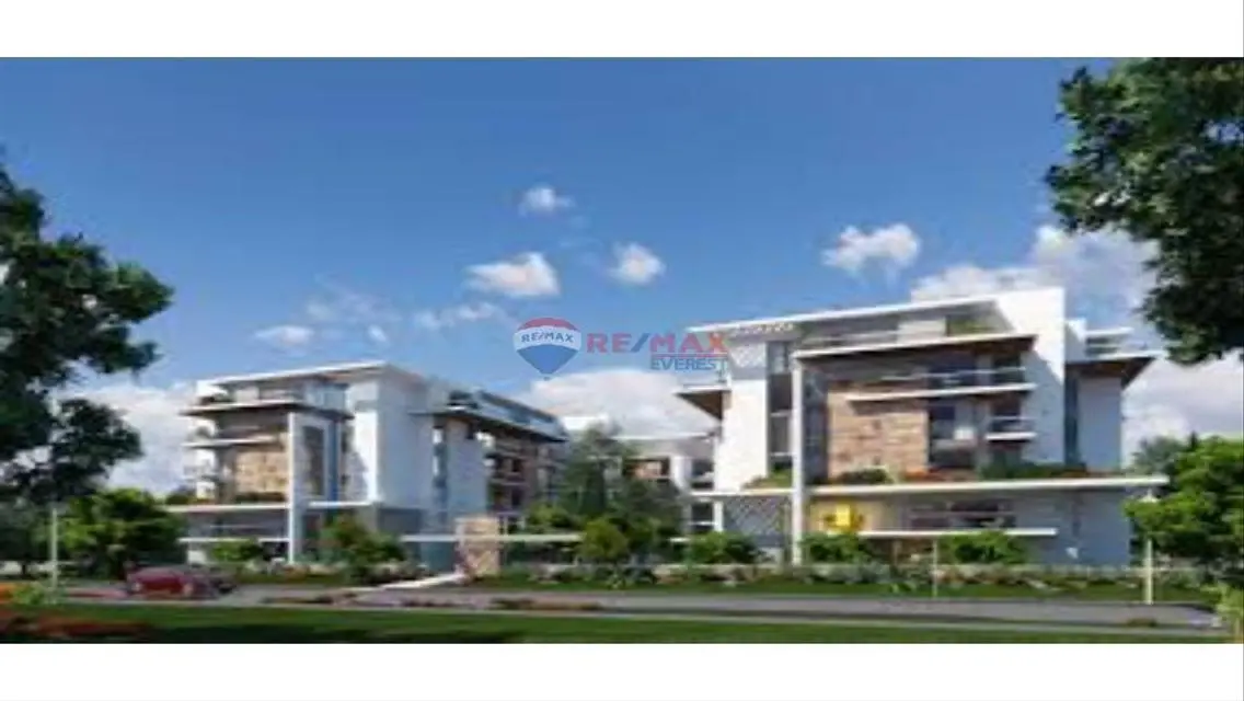 Luxury Apartment Overlooking Lakes and Major Landmark