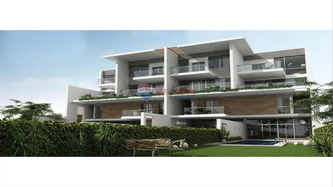 Luxury Apartment Overlooking Lakes and Major Landmark