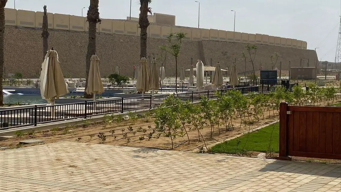 فيلا فاخرة مع حديقة خاصة للبيع