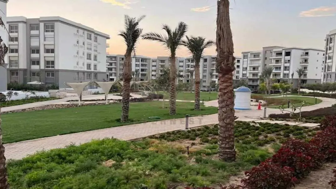 شقة فاخرة للبيع بمساحة شاسعة وإطلالات رائعة