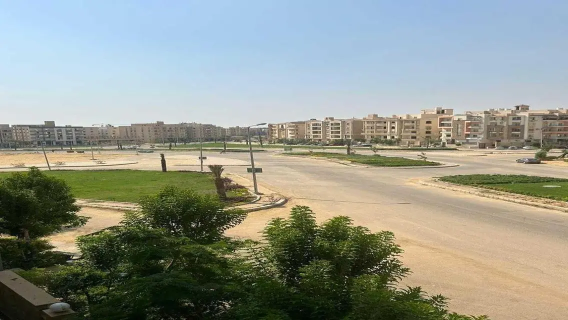شقة فاخرة للبيع بمساحة شاسعة وإطلالات رائعة
