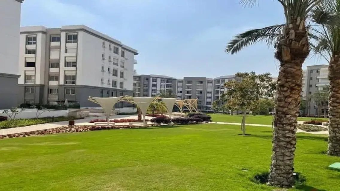 شقة فاخرة للبيع بمساحة شاسعة وإطلالات رائعة