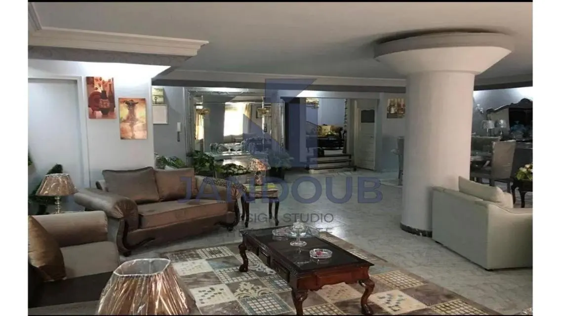 شقة رائعة للبيع في موقع متميز