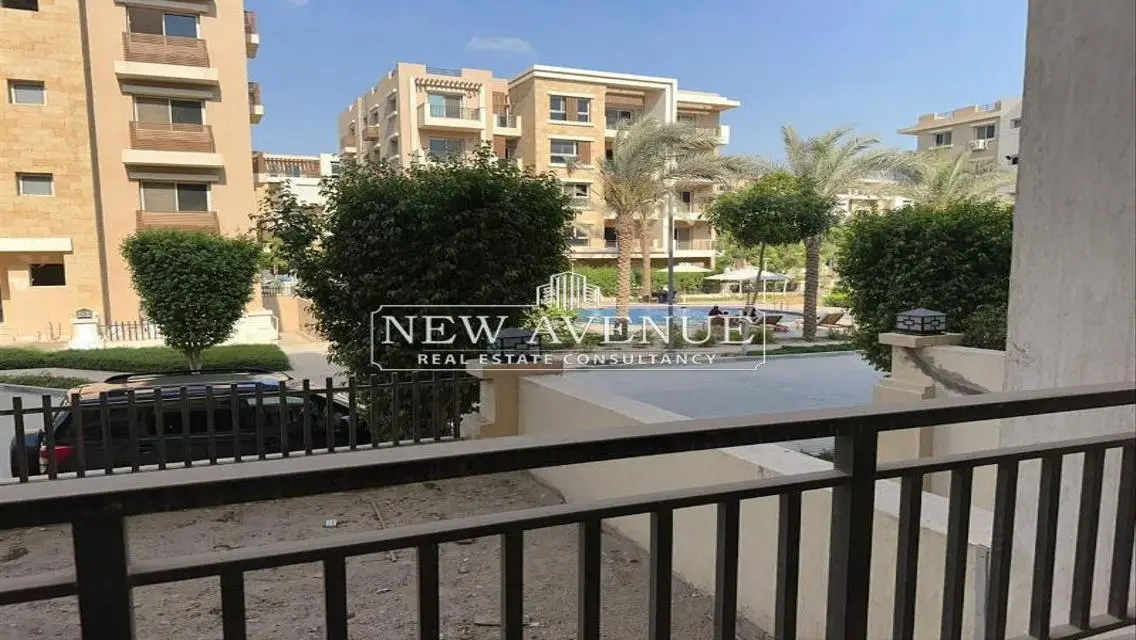 شقة فاخرة مع حديقة خاصة في موقع متميز