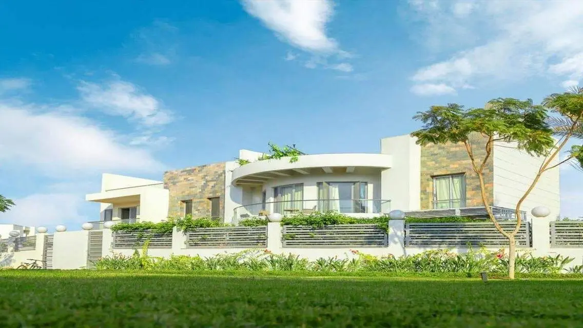 Luxurious Home with Private Garden and Pool