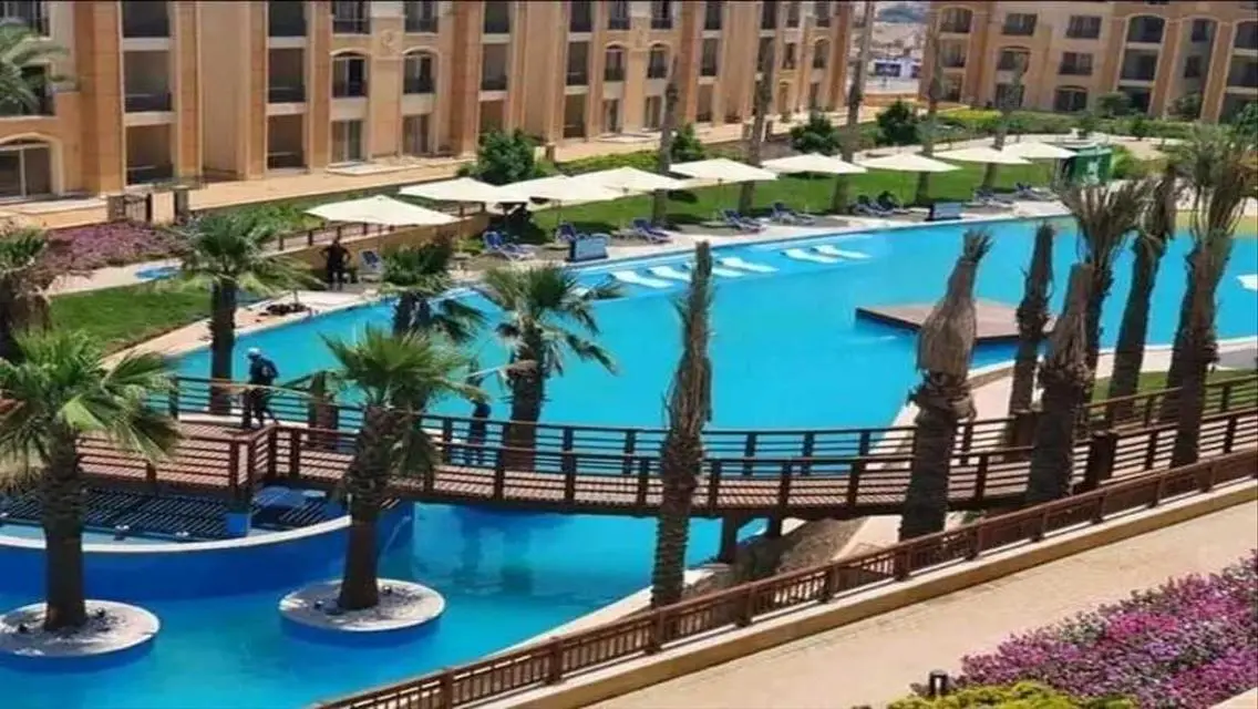 Luxurious Pool View Apartment - 3 Bedrooms